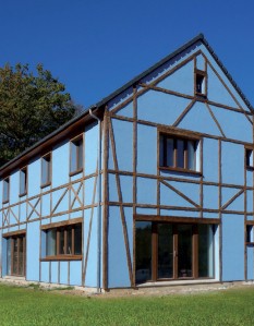 Façade minérale bleue à la chaux Calenzzo de Zolpan