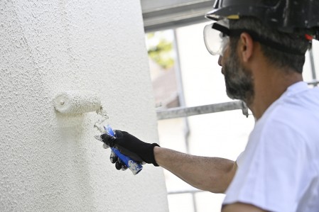 Chantier d'isolation thermique extérieure avec le système Armaterm et la peinture de la façade - ZOLPAN