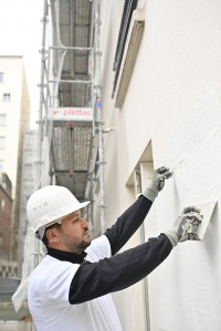 Application d'un enduit pour façade extérieur par un professionnel - Zolpan