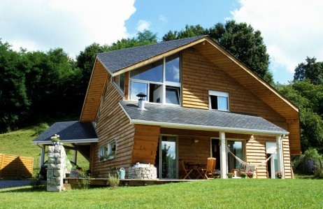 Comment protéger et décorer vos boiseries extérieures comme pour les chalets avec les produits professionnels Zolpan ?